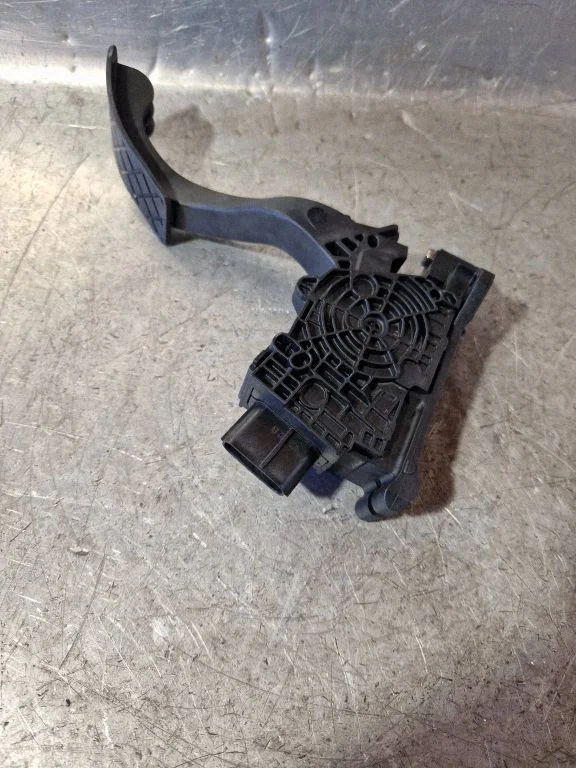 Accelerator throttle pedal 2Q1723503