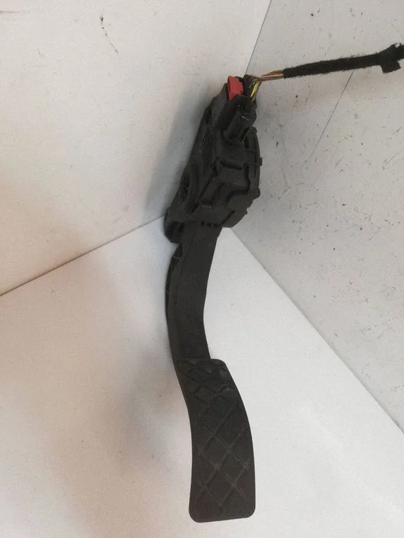 Accelerator throttle pedal 8K1723523