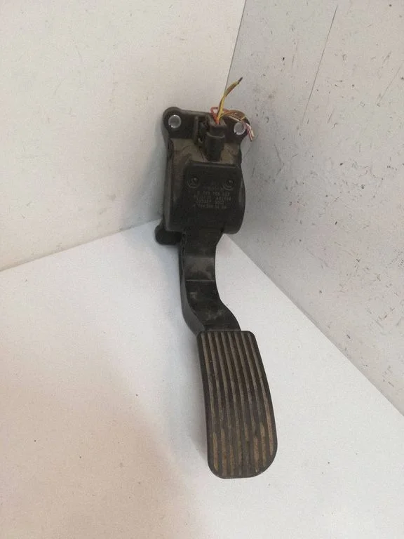 Accelerator throttle pedal – Mercedes-Benz Sprinter W906 (2006-2018)