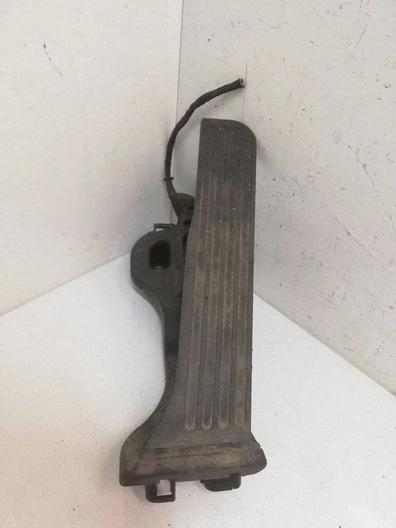 Accelerator throttle pedal 1K1721503L
