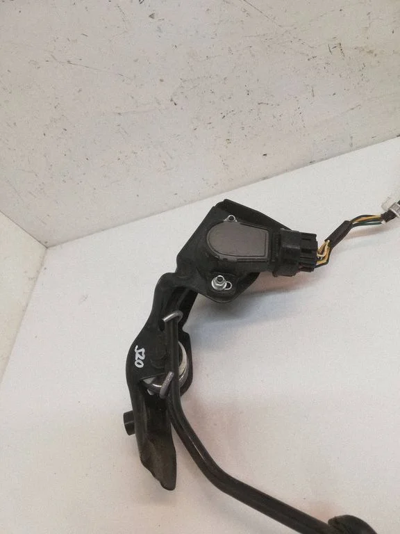 Gaasipedaal – Toyota Corolla Verso AR10 (2004-2009)