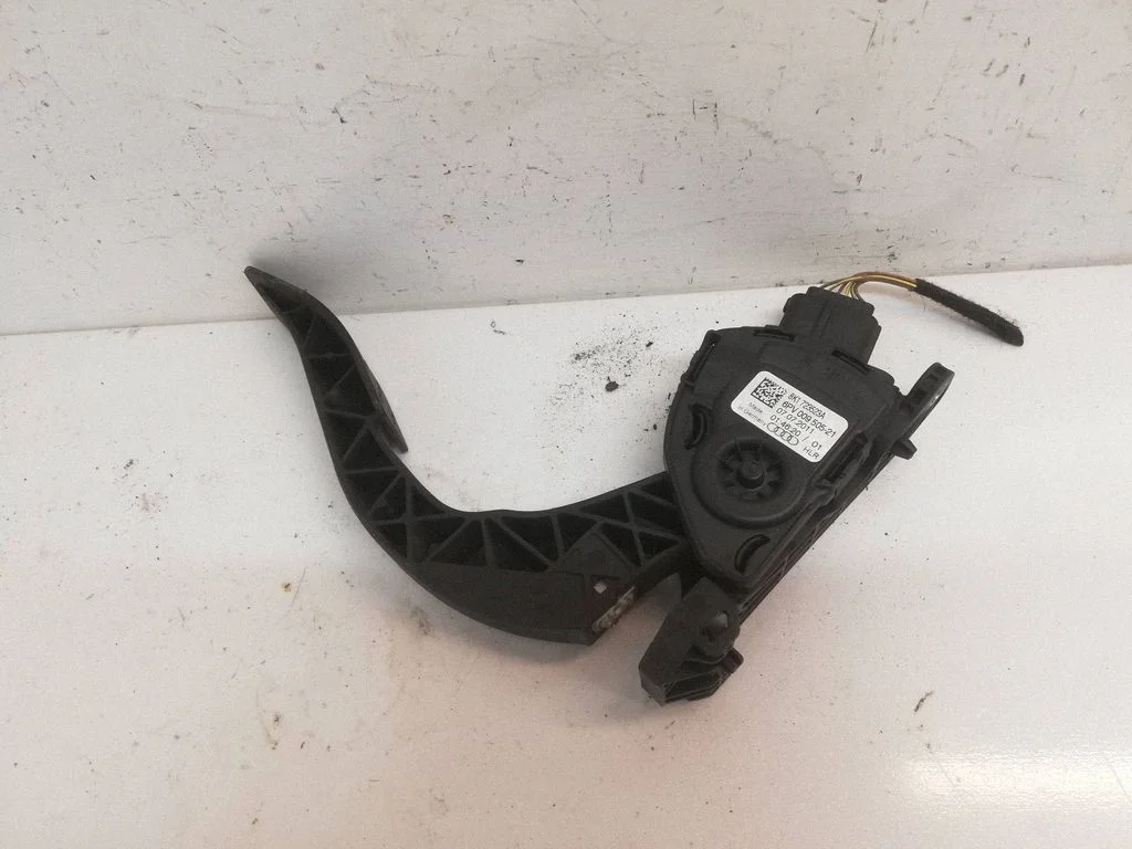 Accelerator throttle pedal 8K1723523A
