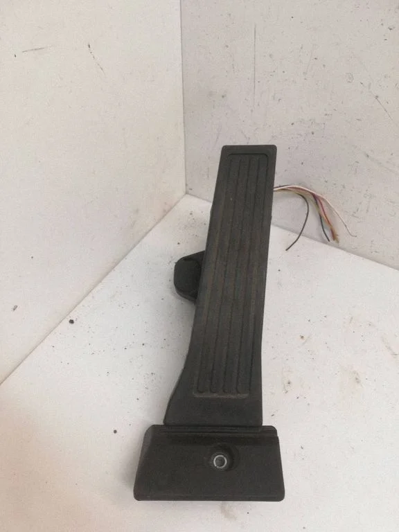 Accelerator throttle pedal 32414400