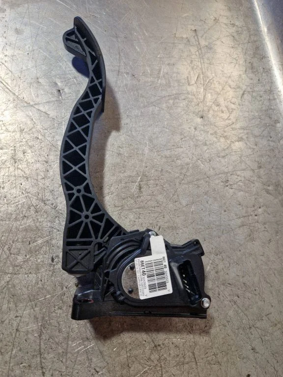 Accelerator throttle pedal 9674829780