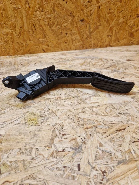 Accelerator throttle pedal H1BC9F836A1D