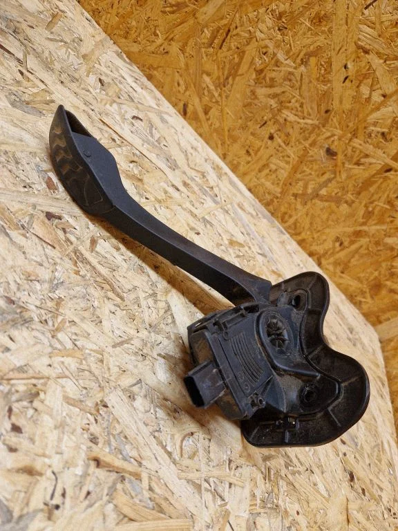 Accelerator throttle pedal BK219F836AD
