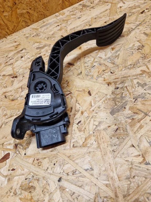 Accelerator throttle pedal 6G929F836JC