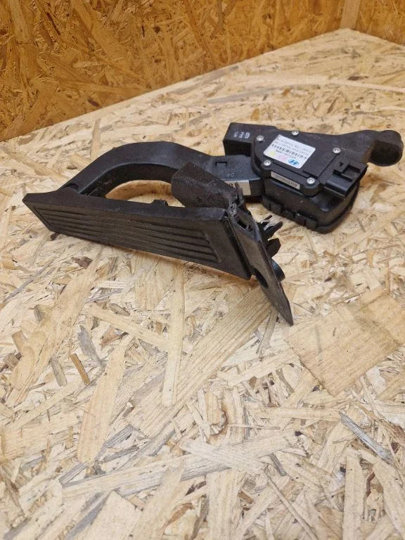 Accelerator throttle pedal GFF017AA3Z000