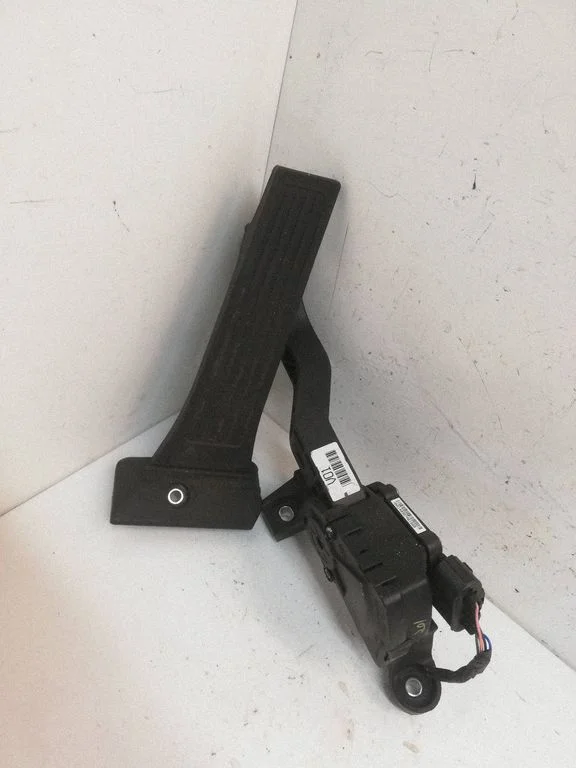 Accelerator throttle pedal 20042C3Z000