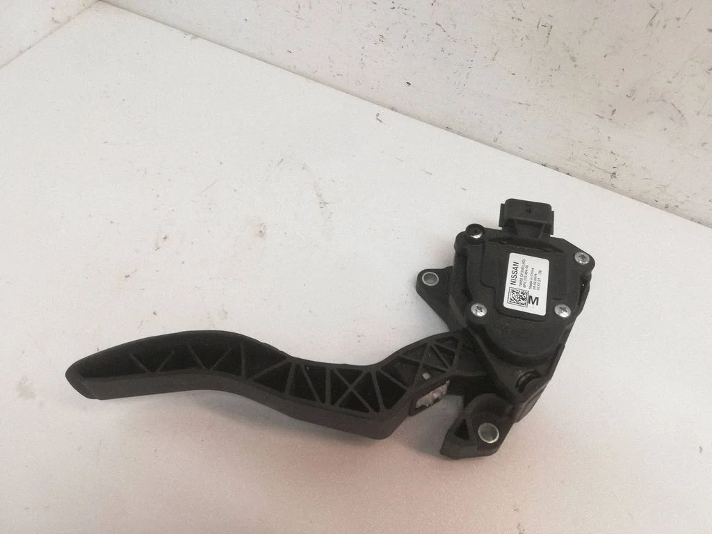 Accelerator throttle pedal 18002DF30B