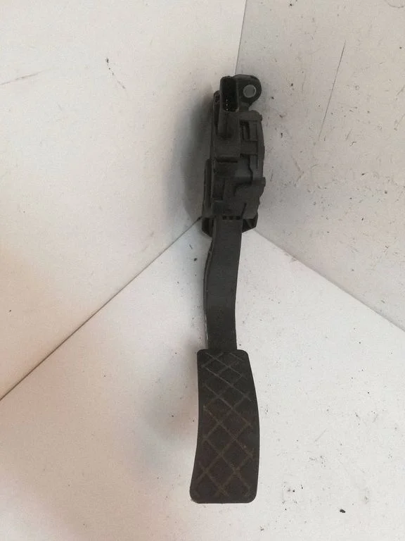 Accelerator throttle pedal 8K1723523A