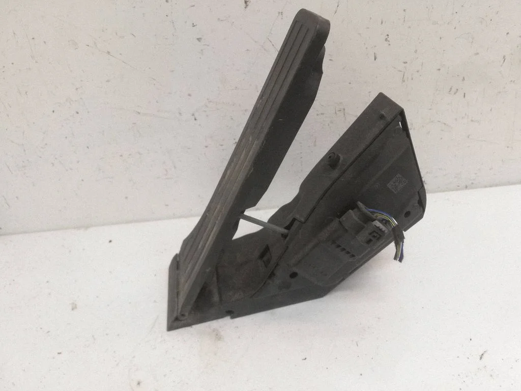 Accelerator throttle pedal – Mercedes-Benz E-Class W213 (2016-)