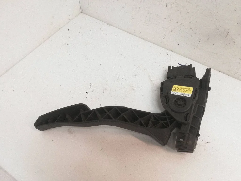 Accelerator throttle pedal BJ329F836BB