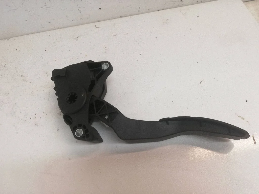 Accelerator throttle pedal 18002DF30B
