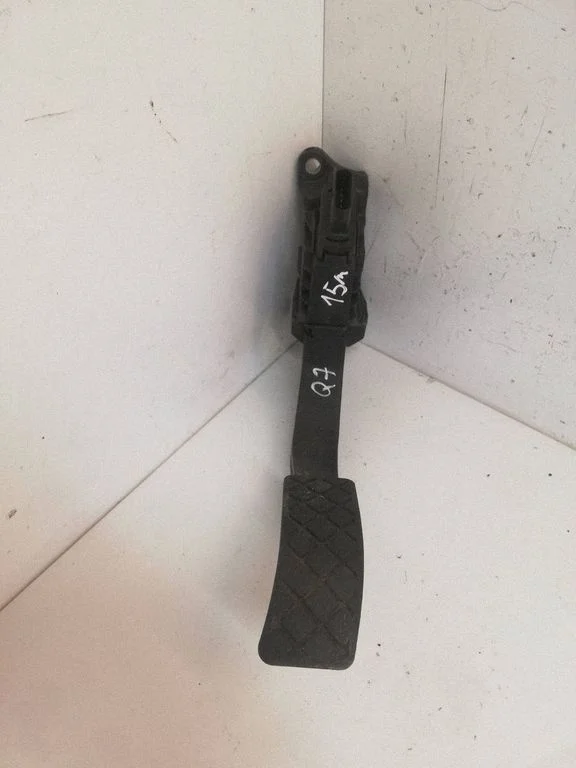 Accelerator throttle pedal – Audi A4 Allroad B8 (2008-2016)