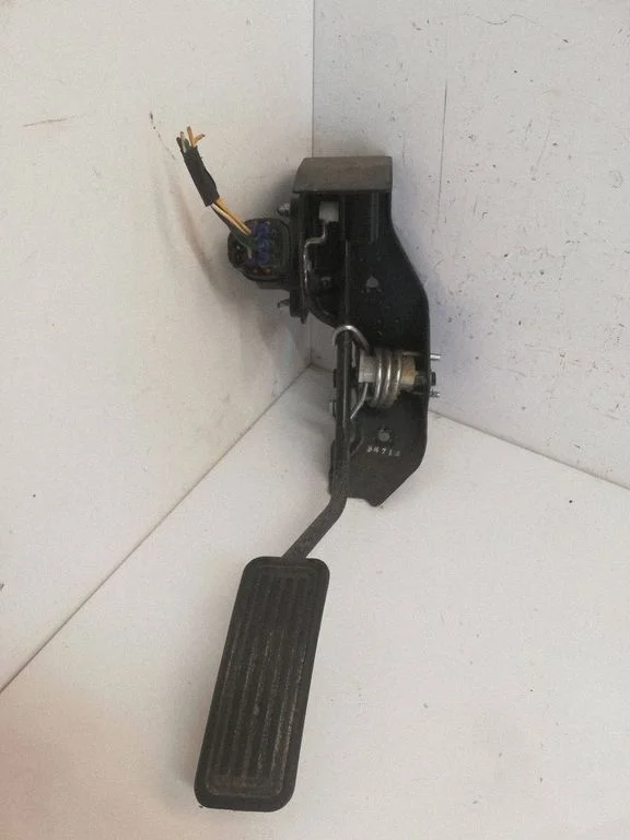 Accelerator throttle pedal – Toyota Corolla Verso AR10 (2004-2009)