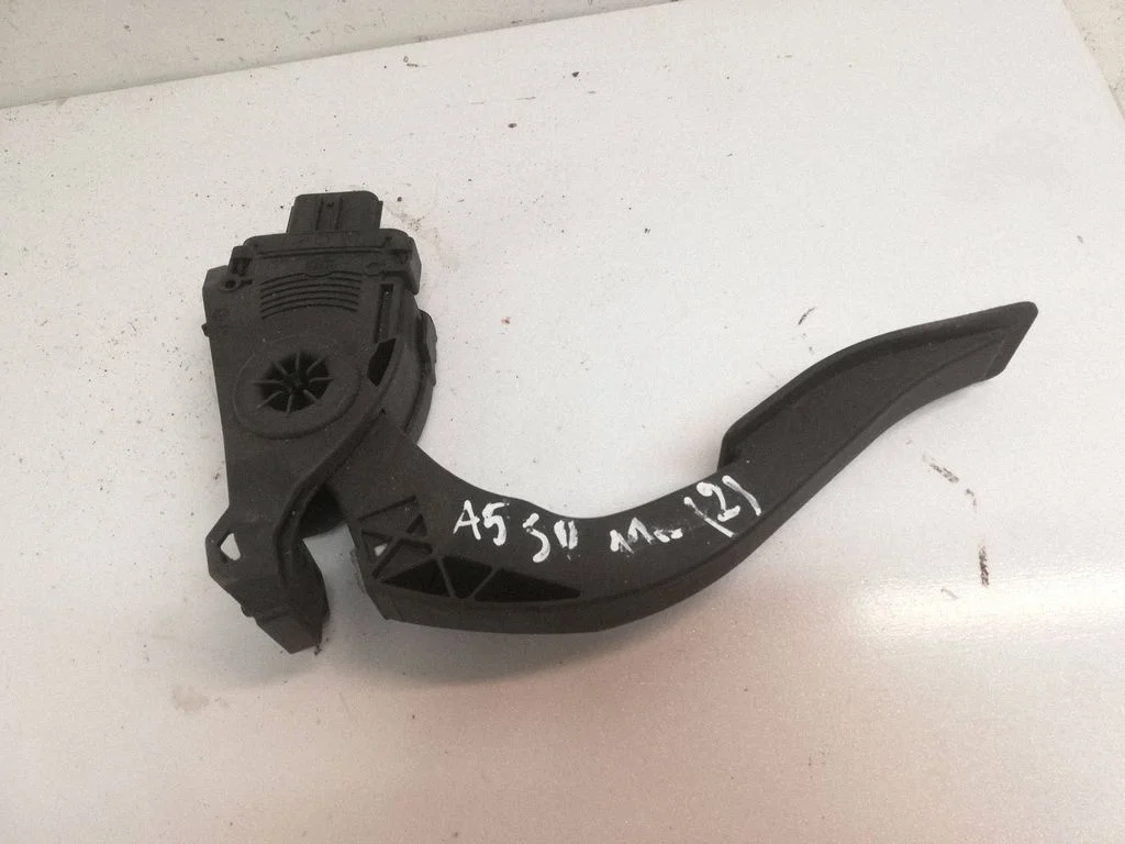 Accelerator throttle pedal 8K1723523