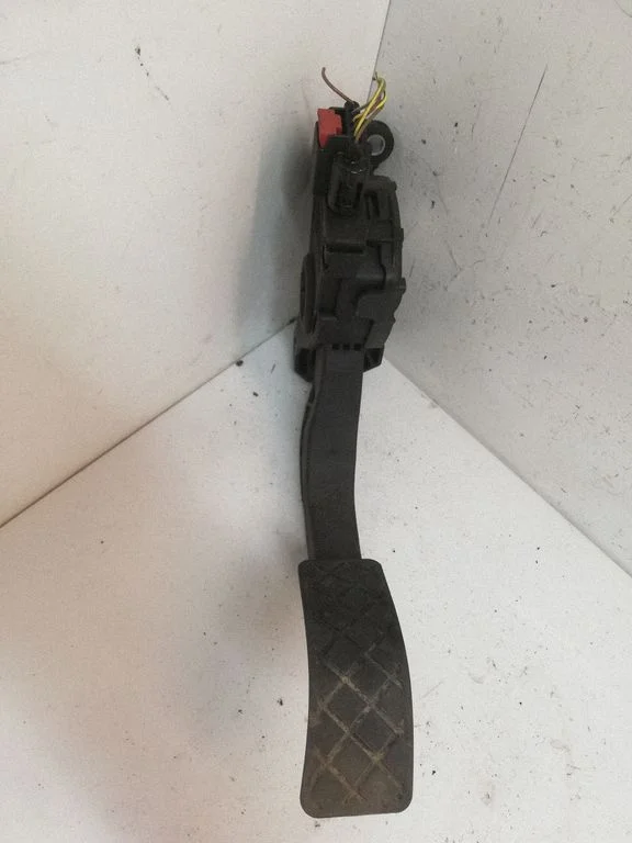 Accelerator throttle pedal – Audi A4 Allroad B8 (2008-2016)