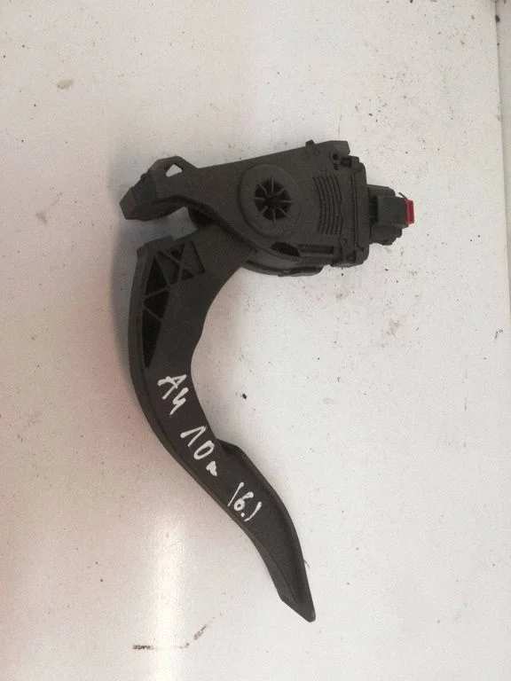 Accelerator throttle pedal – Audi A4 Allroad B8 (2008-2016)