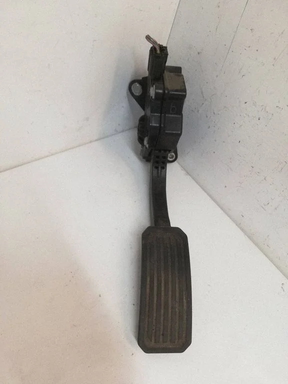 Accelerator throttle pedal – Toyota Land Cruiser (J200) (2008-)