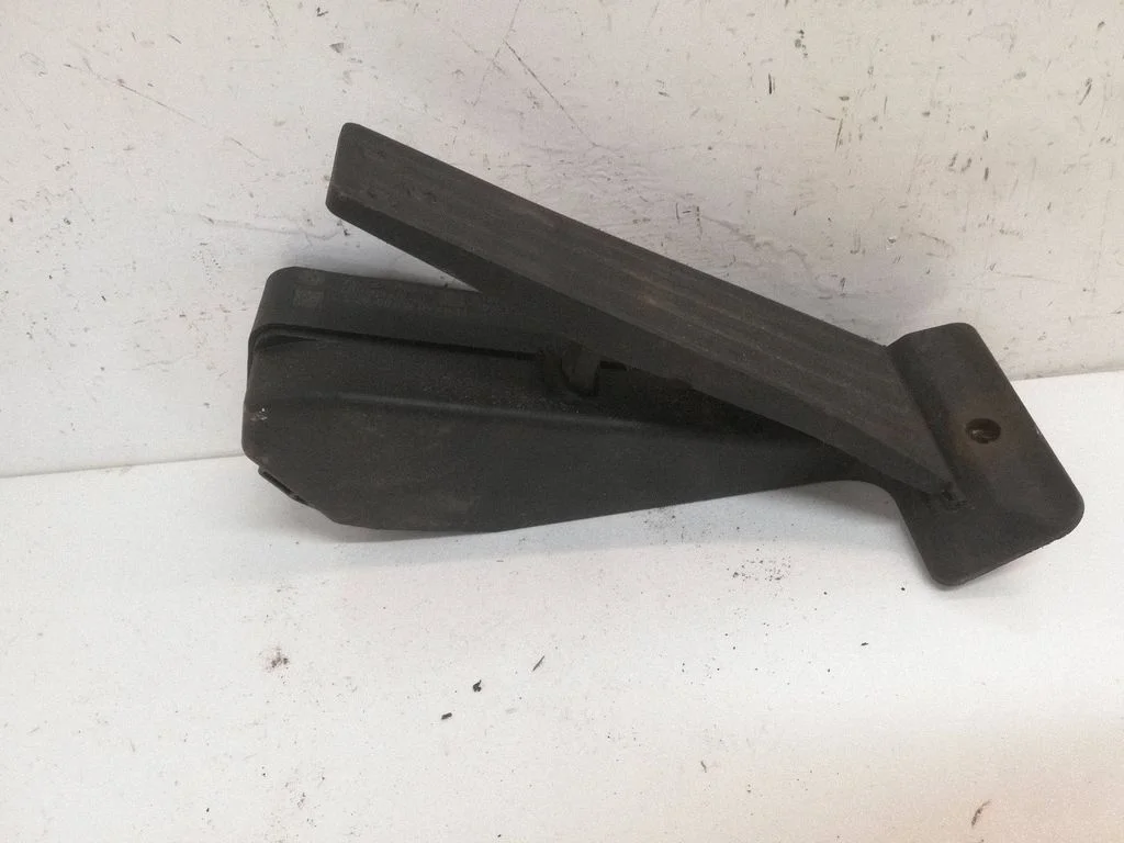 Accelerator throttle pedal – BMW 1 Series E81 E87 (2004-2011)