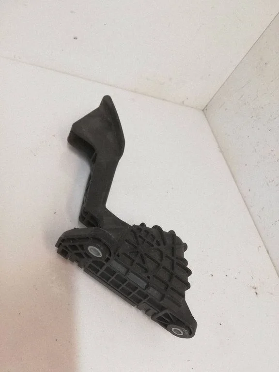 Accelerator throttle pedal – Toyota Land Cruiser (J120) (2002-2009)