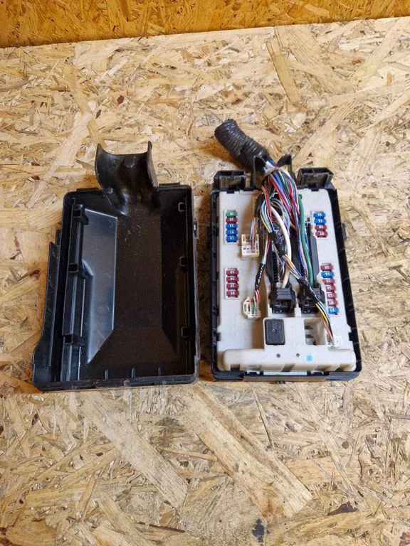Fuse box set 284B9JK000