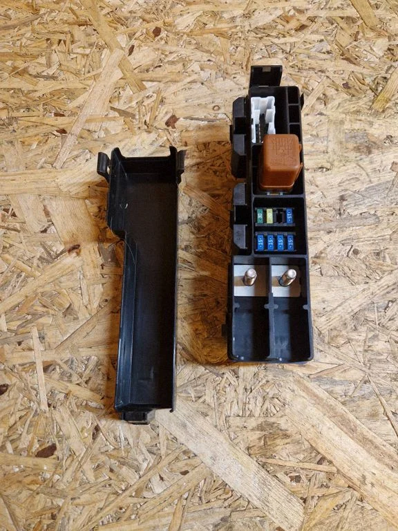 Fuse box set 1BU1A