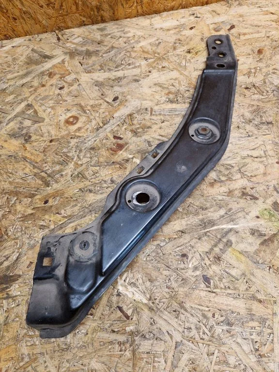 Radiator support slam panel bracket 7N0805931