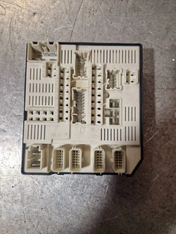 Fuse box set 284B61871R