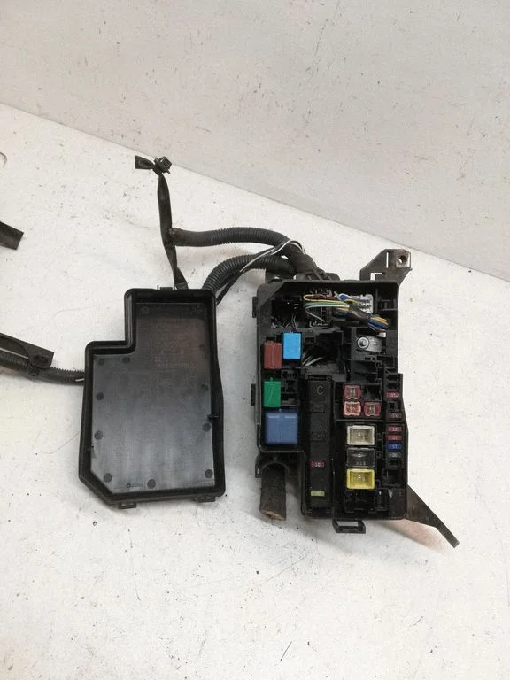Fuse box set – Toyota RAV 4 (XA30) (2006-2016)