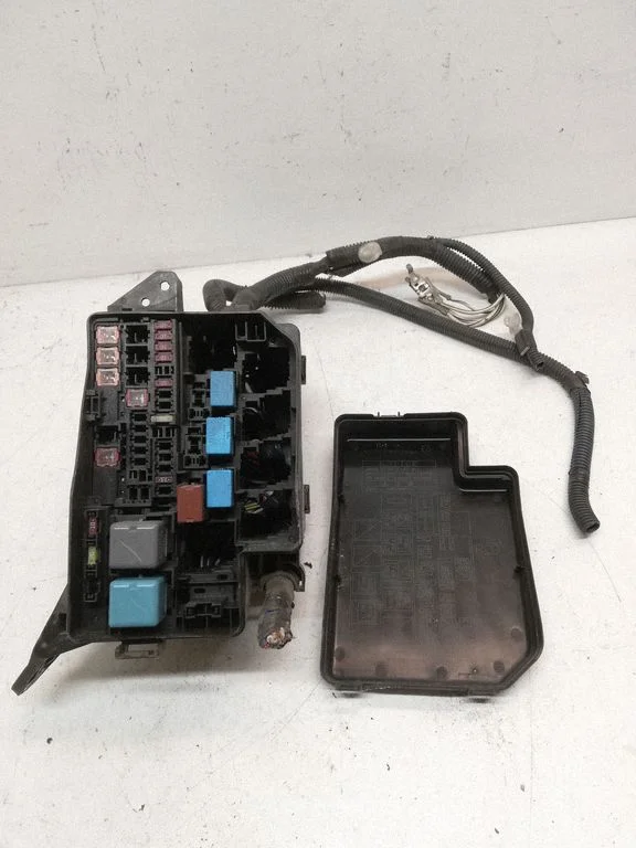 Fuse box set – Toyota RAV 4 (XA30) (2006-2016)
