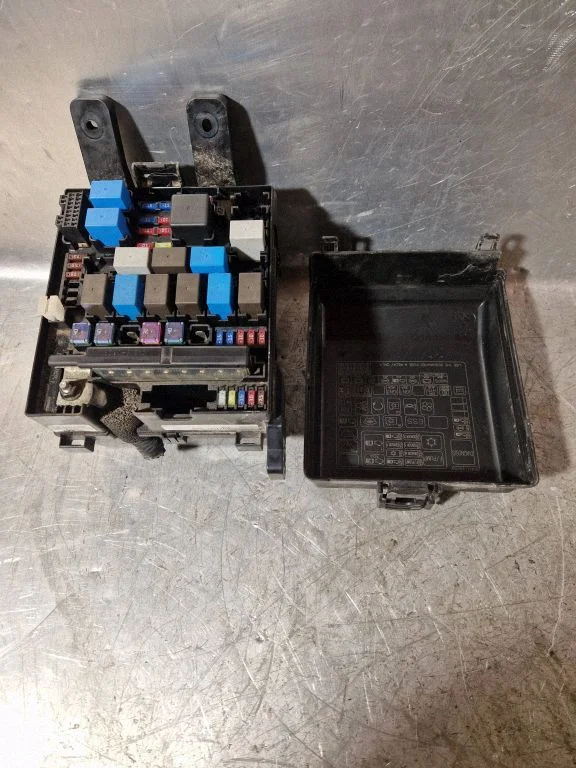 Fuse box set 919502S010
