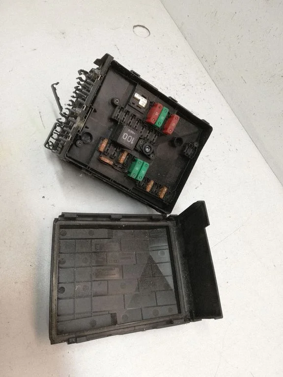 Fuse box set 1K0937132F