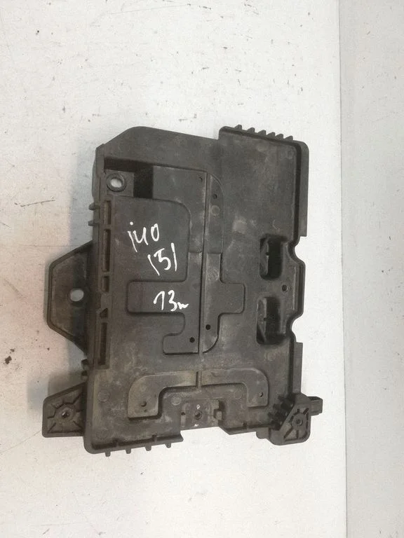 Battery tray – Hyundai i40 (2011-)