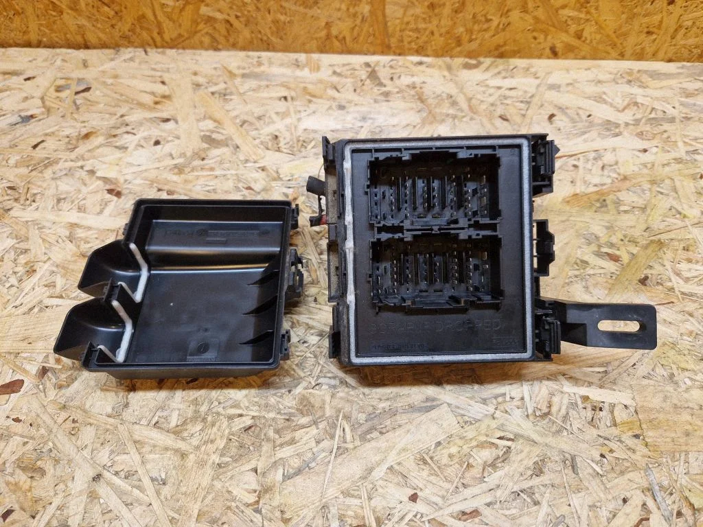 Fuse module H1BT14D068DH