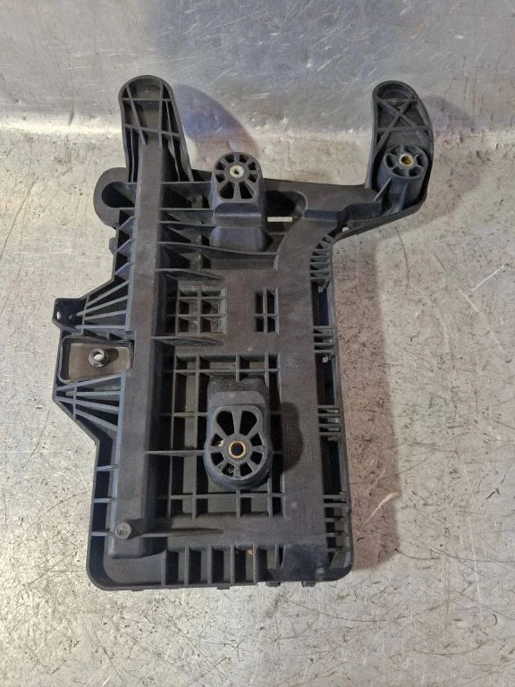 Battery tray – Volkswagen Golf Plus (2005-2013)