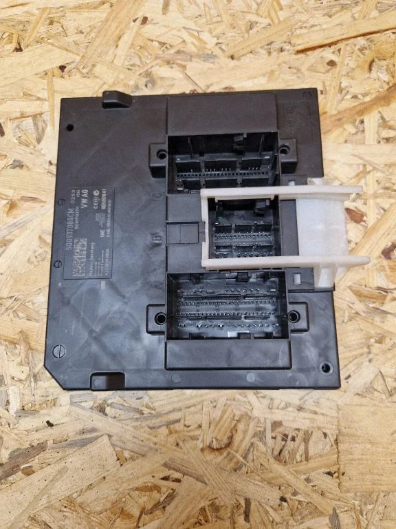 Comfort/convenience module 5Q0937084CM