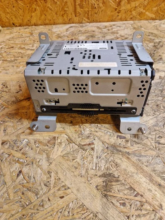 Radio, odtwarzacz CD/DVD, nawigacja 10R048384