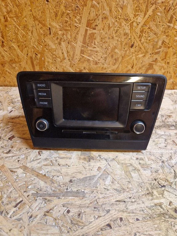 Radio, odtwarzacz CD/DVD, nawigacja 5JA035871A