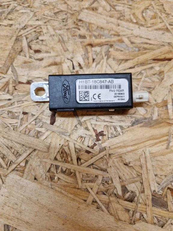 Aerial antenna amplifier H1BT18C847AB – Ford Fiesta (2017-)