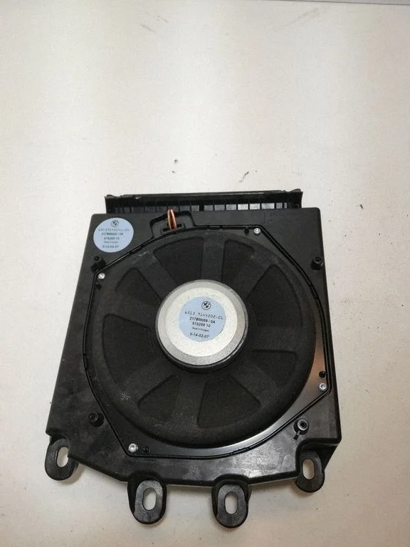 Subwoofer speaker – BMW 5 Series E60 E61 (2004-2010)