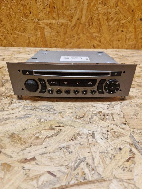 Radio/CD/DVD/GPS head unit 98041641XH00