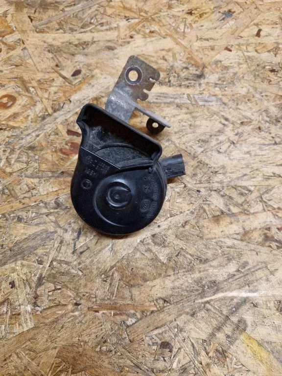 Horn signal A046522
