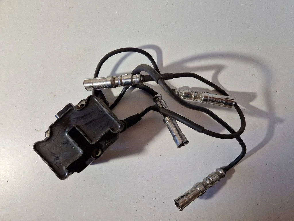 High voltage ignition coil 032905106B