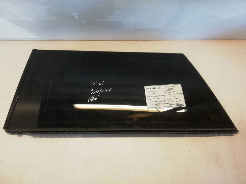 Rear side window 43R001057