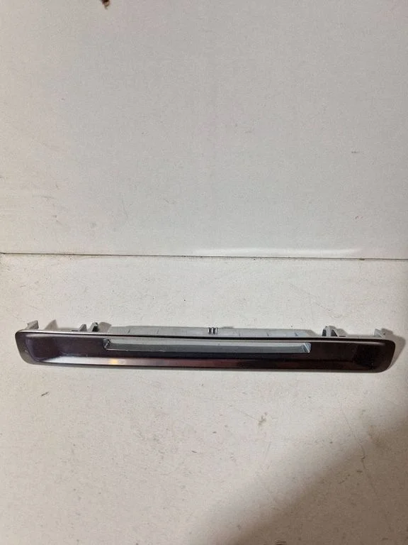 Radio/GPS head unit trim – Volvo XC60 (2014-2016)