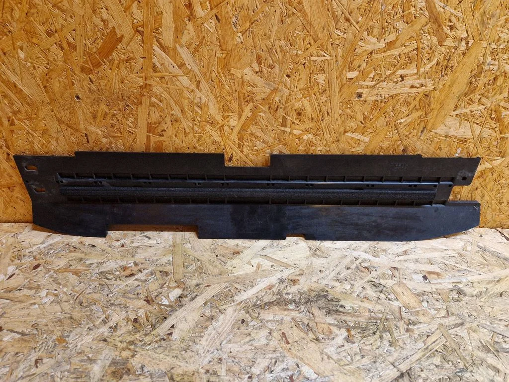 Radiator trim 144621BY0A