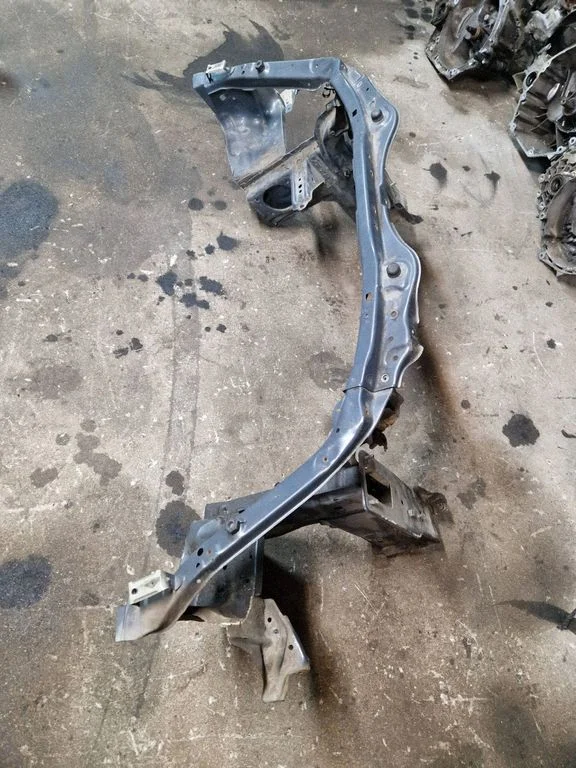 Top upper radiator support slam panel