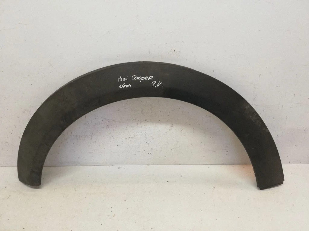 Fender trim (molding) 11412910